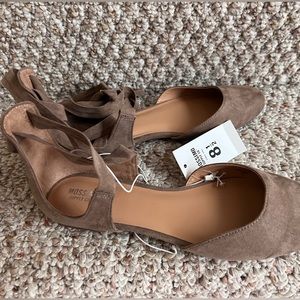 Brown Strap Lace Up Flat Sandals - Brand New - Size 8.5